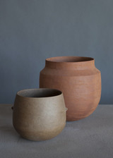 Two Pots, 2016, Keramik, 1. H. 26 cm x D. 25 cm, 2. H. 16 cm x D. 18 cm