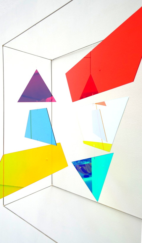 Schweizer Rosali, su e giu, 2020, Acrylglas und V2A-Draht, 50 x 50 x 20 cm