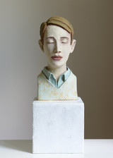 Annette Meincke-Nagy, Träumer mit Pullover, 2022, Zellulose, Quarzsand, Pigmente, 41 x 15 x 15 cm