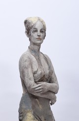 Kleine Stehende, Terrakotta engobiert, Höhe ca. 141 cm, signiert 15.10.22 - Ansicht 2