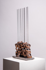Growth 2, 2023, 100 x 50 x 20 cm. Moving Sculpture, Stahl