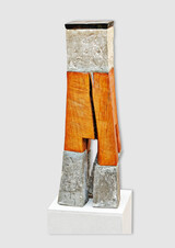 Skulptur &#34;Im Lot&#34;, Beton/Stahl/Birne, 75 x 25 x 25 cm, 2023
