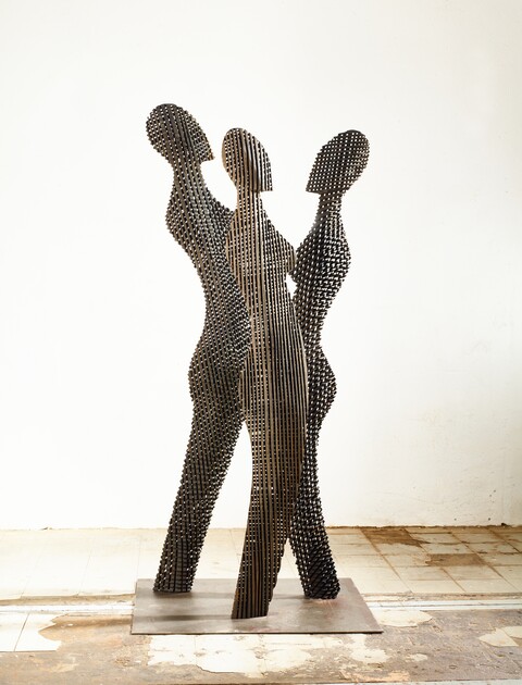 Skulpturengruppe "Figur", Holz-Eiche/Eisenoxyd