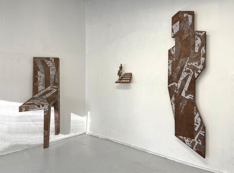 Skulpturen Installation, 2018 / 2023 Wellpappe, Acryl