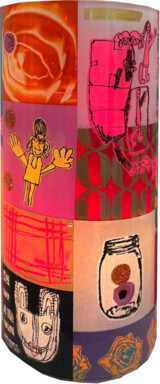 Cora Korte, ”Sing you a lovesong today…“, Lichtobjekt, Hinterglasmalerei, Acrylzylinder, 40 x 18,5 cm