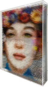 Maxim Wakultschik, „Camille“, 2023, Lack auf Holz auf Kapa-Platte hinter Plexiglashaube, 57 x 43 x 8,6 cm