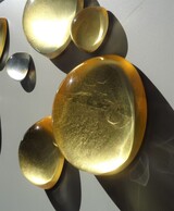 Drops of Gold - Wandobjekte, Plexiglas, Blattgold, Weißgold, Stahl, diverse Größen, 2024 - 2025