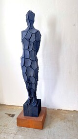 Figur, Holz-Eiche/Eisenoxyd, 36 x 35 x 179 cm, 2025