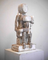 Klaus Hack, Mutter mit Kind, 2021, Eiche, weiss gefasst, 49,5 cm x 23,2 cm x 14,6 cm, Preis auf Anfrage, Galerie Cyprian Brenner