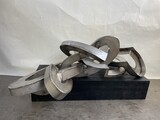 Jörg Bach, FÜR HEUTE IST GENUG, 2025, 1, Edelstahl, 120 x 255 x 158cm
