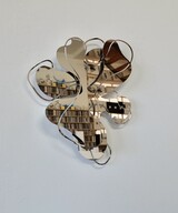 Andreas Kocks, two of us #2460V 2024, Stahl, galvanisiert, Acrylfarbe, 43 x 35,2 x 3,2 cm