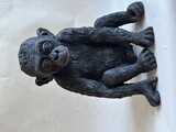 Junger Bonobo 2024 Ton gebrannt 24 x 20 x 16 cm