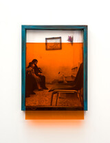 FAHAR AL-SALIH Waiting Room II, BB1822, Unikat, 2023 Fotografie, Plexiglas 28 x 21 x 2 cm