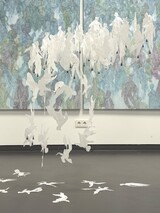 Jo Pellenz, Installation BALANCE, Papier, Montage, Blei Gewichte ca. 100 x 100 x 120 cm 2024 unverkäuflich