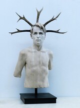 Der junge Krieger, Lindenholz, Rehgeweih, Eisensockel, cm 65 +