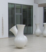 Inge Gutbrod "Große Kette und Vasen Paar"