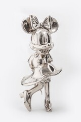 Minni 145 cm hoch, 67 breit, Sockel D=70cm H = 60 cm