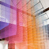 Tomislav Topić, Coloropolis Oblique (Ausschnitt), Glasfaser, Stahl, Lack und Aluminium, 300 x 150 x 100 cm, 2025