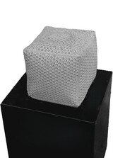 Robert Scholz, Lupo, 2019, Beton, ca. 20 x 20 x 20 cm